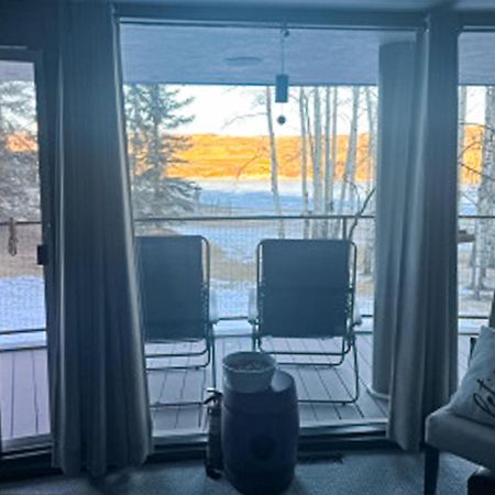 Roundhouse Grotto Bed & Breakfast YYC Екстериор снимка