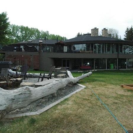 Roundhouse Grotto Bed & Breakfast YYC Екстериор снимка