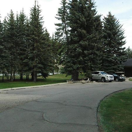 Roundhouse Grotto Bed & Breakfast YYC Екстериор снимка