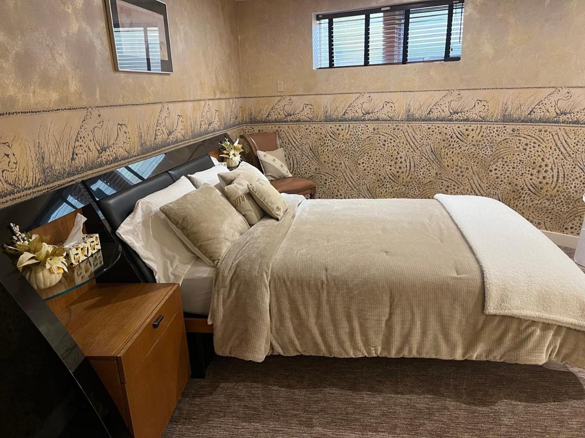 Roundhouse Grotto Bed & Breakfast YYC Екстериор снимка