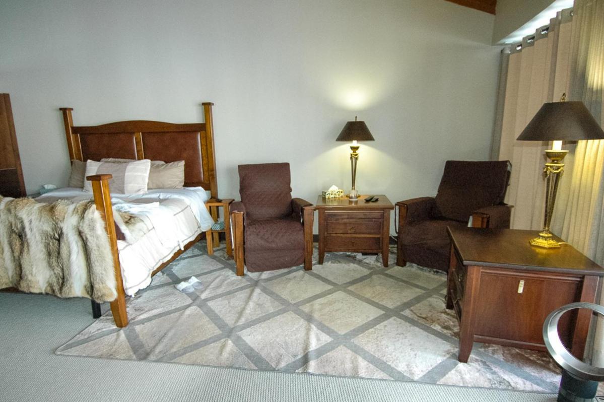 Roundhouse Grotto Bed & Breakfast YYC Екстериор снимка