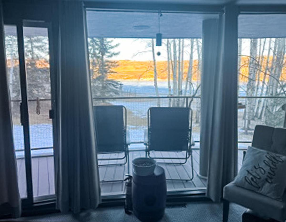Roundhouse Grotto Bed & Breakfast YYC Екстериор снимка