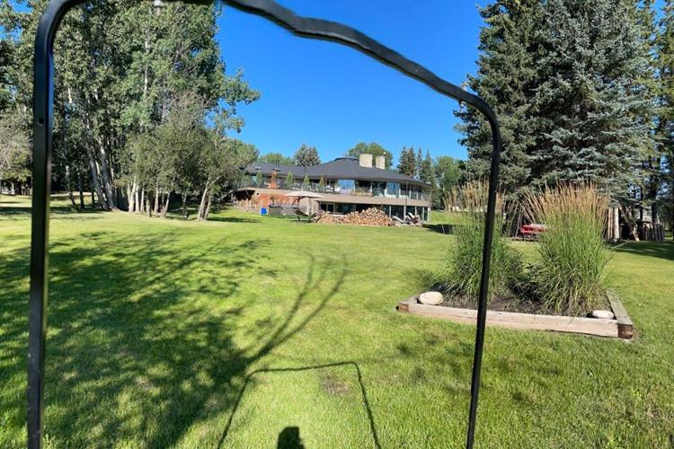 Roundhouse Grotto Bed & Breakfast YYC Екстериор снимка