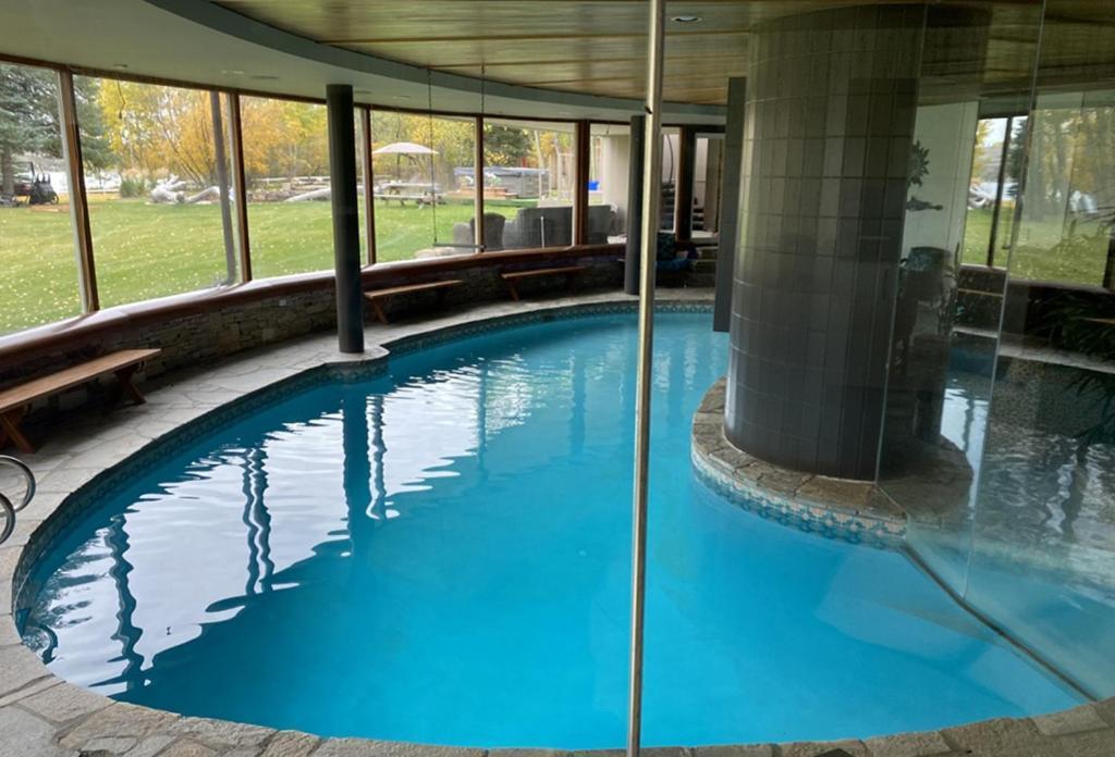 Roundhouse Grotto Bed & Breakfast YYC Екстериор снимка