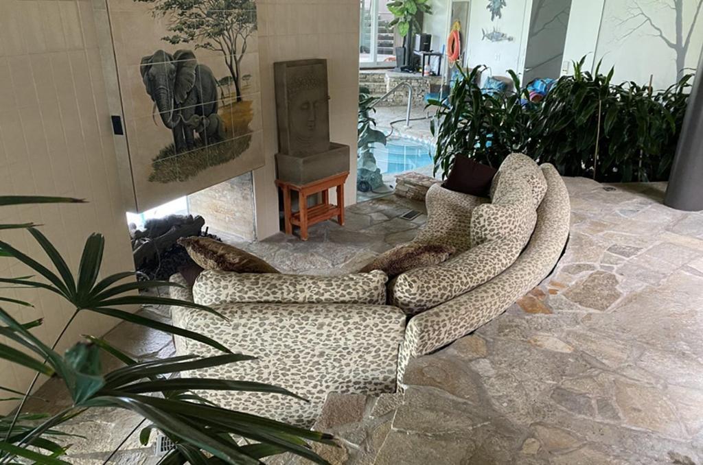 Roundhouse Grotto Bed & Breakfast YYC Екстериор снимка