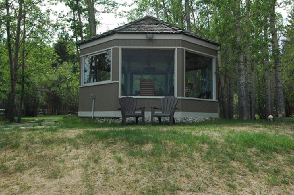 Roundhouse Grotto Bed & Breakfast YYC Екстериор снимка
