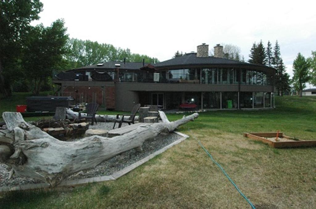 Roundhouse Grotto Bed & Breakfast YYC Екстериор снимка